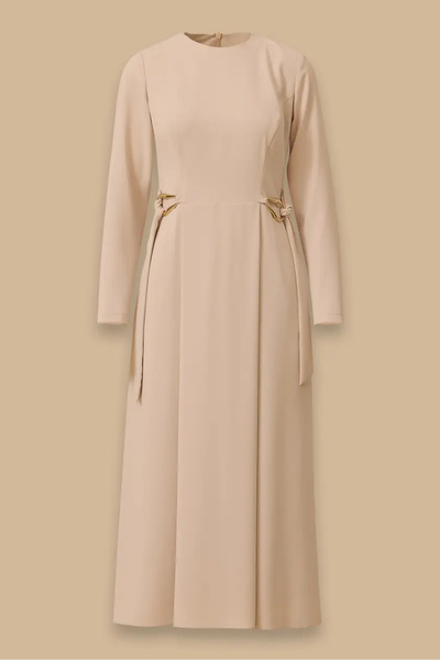 SEÇİL Γυναικείο φόρεμα μάξι σε γραμμή Α με μεταλλικά αξεσουάρ στη μέση - Μπεζ