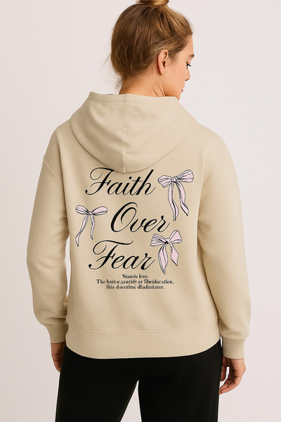 trendypassion Унисекс суитшърт с надпис „Fear Faith Over“ и принт