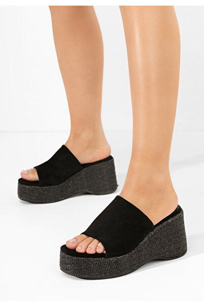 B T Shoes Černé pantofle na klínku Missis