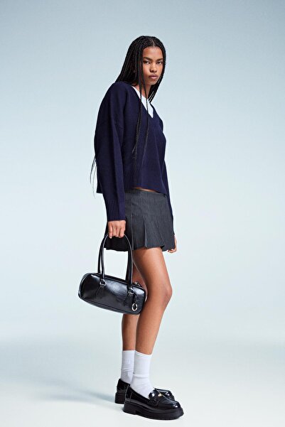 Bershka V yaka crop triko kazak