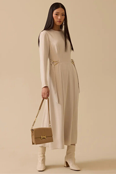 SEÇİL Γυναικείο φόρεμα μάξι σε γραμμή Α με μεταλλικά αξεσουάρ στη μέση - Μπεζ