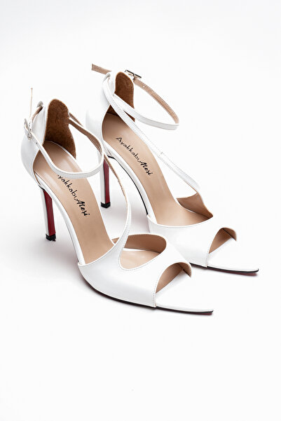 Ayakkabı Ateşi Women's Cross-Strapped Thin Heeled Shoes Yelar White Patent Leather