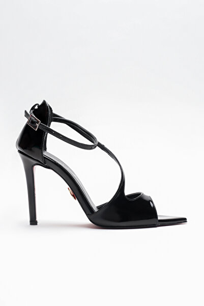 Ayakkabı Ateşi Women's Cross-Strapped Thin Heeled Shoes Yelar Black Patent Leather