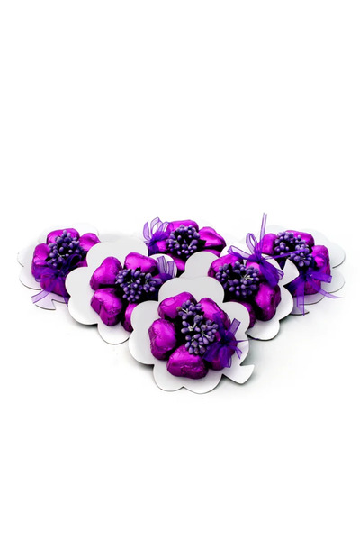 Liva Shop Kurdeleli Yonca Şekilli Çikolata 75gr (1 adet yonca şekli) Mor