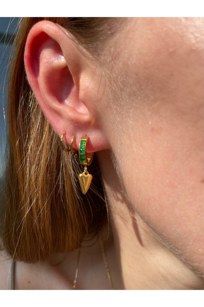 Hora Zümrüt Zirkon işlemeli Kalp Detaylı Gold Çelik Halka Küpe