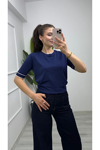 TUNAM BUTİK بلوزة تريكو بياقة دائرية وتفاصيل مخططة من 1879 باللون الأزرق الداكن