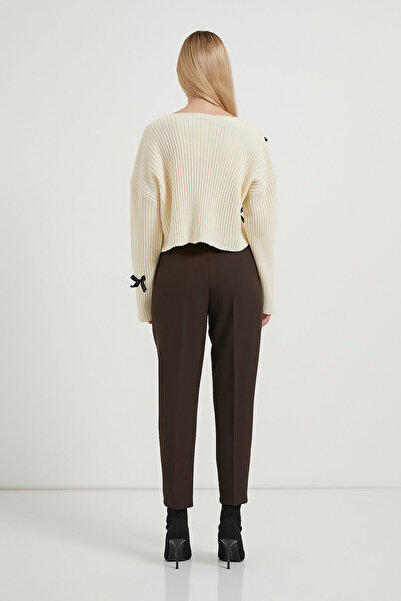 Arma Life Women's Oversize Ribbon Pattern Cream Crop Knit Sweater