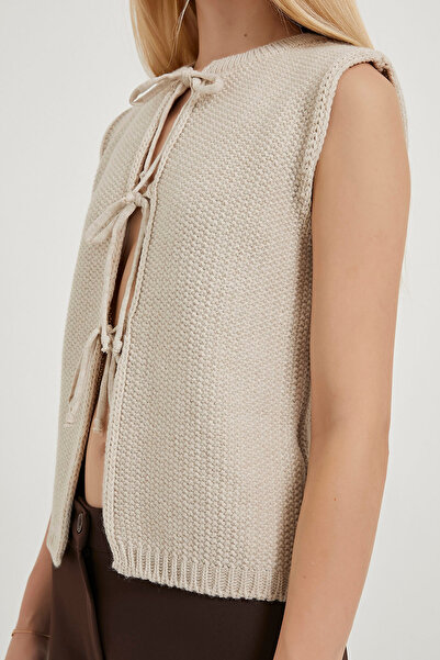 Arma Life Women's Basic Cream Crop Knit Vest with Tie Detail