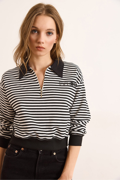 Olalook Kadın Siyah Polo Yaka Fermuarlı Çizgili Şardonsuz Crop Sweatshirt SWT-19000746