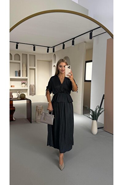 Sezgi Tekin Set de bluză cu fustă neagră cu efect de riduri