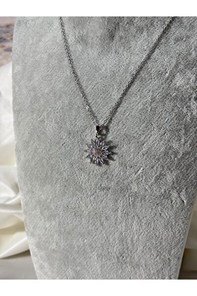 Uzak Işıklar قلادة فولاذية فضية مرصعة بحجر الزركون على شكل زهرة الأقحوان