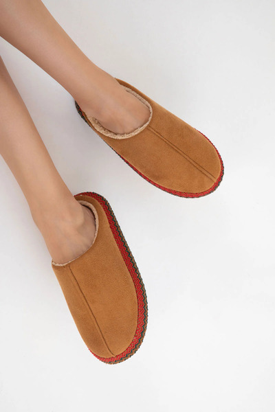 NOVİNS Γυναικείες παντόφλες σπιτιού από σουέτ με επένδυση από γούνα και λεπτομέρεια από ψάθινη ρίγα, παντόφλες με πακέτο προίκασης