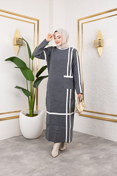 Eliva Kadın Gri Beyaz Çizgili Şerit Detaylı Tek Cepli Kolu Şerit Çizgi Detaylı Triko Tesettür Elbise