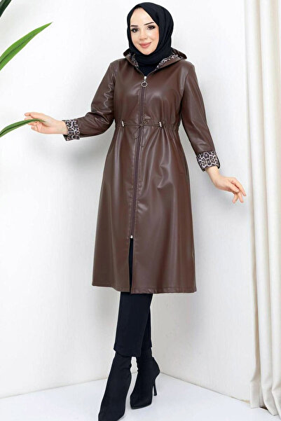 MissThetis Kapüşonlu Uzun Kol Çift Cep İçi Leopar Şardonlu Fermuarlı Şık ve Cool Midi Boy Suni Deri Trençkot