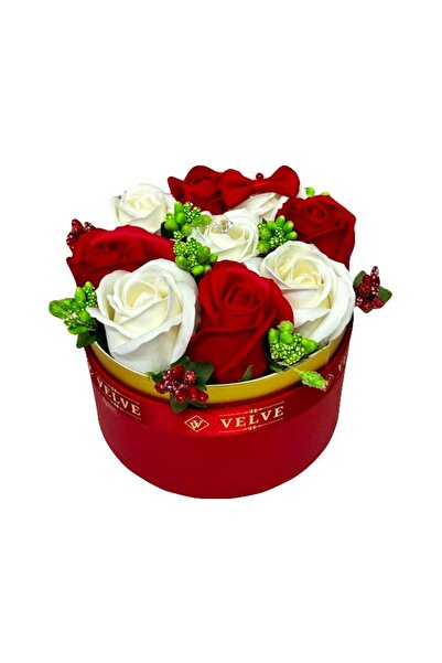 velve Aranjament floral Seven in cutie rotunda cu 7 trandafiri din sapun si s...
