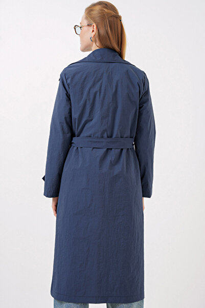 MissThetis Kruvaze Ceket Yakalı Uzun Kollu Cepli Düğmeli Kuşaklı Astarlı Şık ve Cool Midi Boy Trençkot