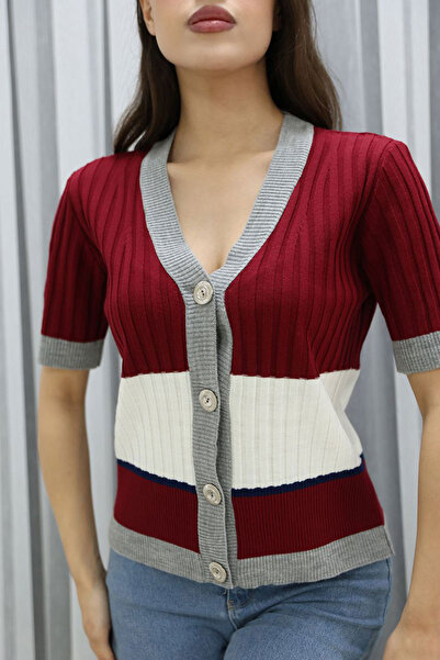 loia بلوزة نسائية تريكو بأزرار وتفاصيل ملونة عصرية باللون العنابي LOİA25-5248