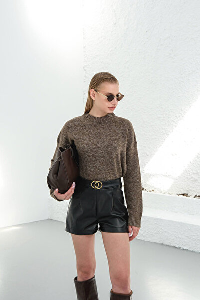 bacc Γυναικείο μαύρο σορτς με αγκράφα από τεχνητό δέρμα BCHN-2526444