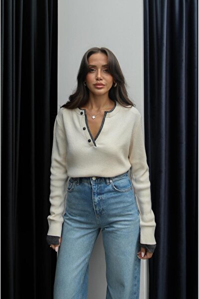 Havoş Krem Rengi Çift Yakalı Düğmeli Kazak