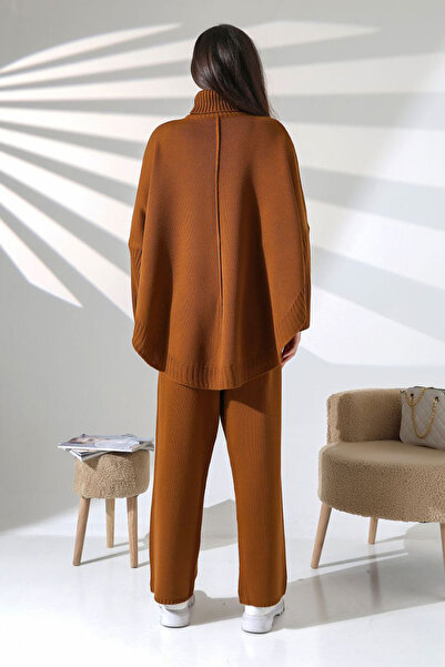 bacc Γυναικείο πουλόβερ με ψηλό λαιμό και φαρδύ κόψιμο σε καφέ κανέλα και παντελόνι που ταιριάζει στο κάτω μέρος, πλεκτό σετ BCES-252033