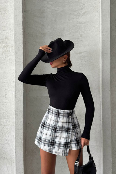 bacc Ecru-Black 2 Button Tweed Fabric Shorts Skirt Bchn-2526414