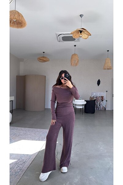 Buket Teke Burgundi odijelo sa detaljima draperije i omotanim ovratnikom