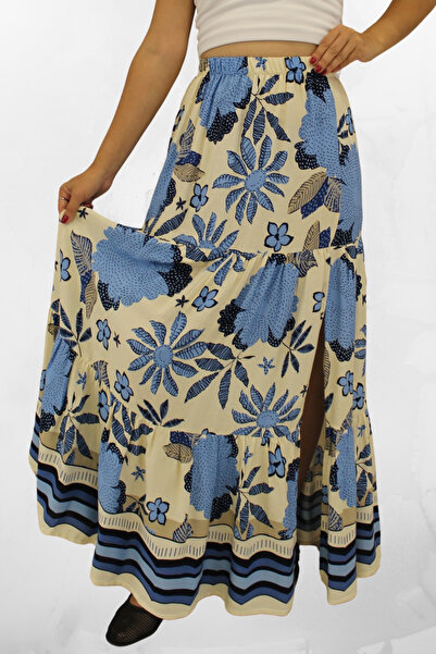 EN WOMAN FUSTĂ LUNGĂ DIN ȚESUT DE VISCOSĂ CU MODEL DE FLORI