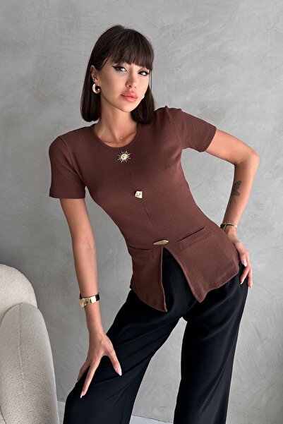Chicup Aura Γυναικεία πλεκτή μπλούζα καφέ χρώματος με τσέπες και αξεσουάρ