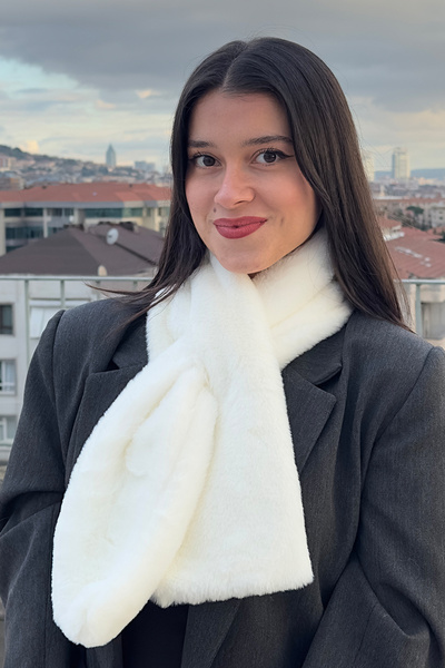 Mavelle Women's White Plush Scarf Soft Neck Warmer Winter Women's Scarf