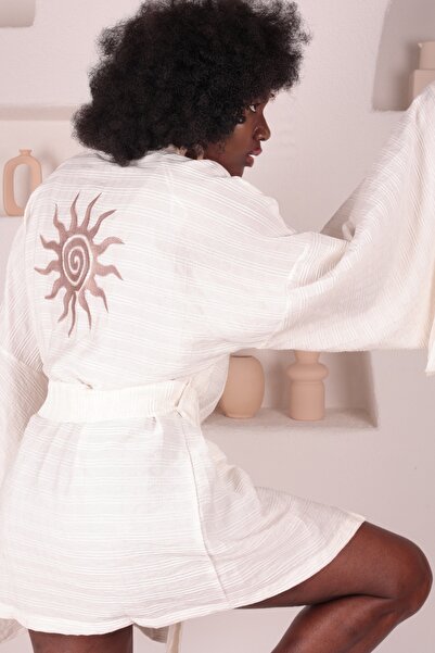 Sukkha Nara Kimono / Cotton-Viscose Woven Fabric. Sun Embroidery Symbolizing Abundance and Transformation on the Back