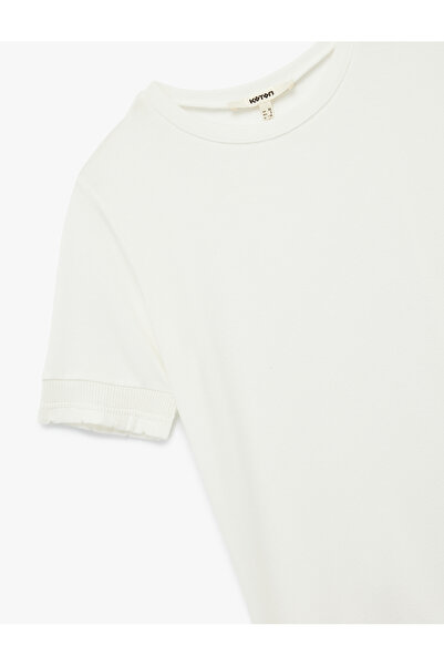 Koton Μπλουζάκι με κοντό μανίκι με λεπτή εφαρμογή με λεπτομέρεια από ριμπ και λαιμόκοψη