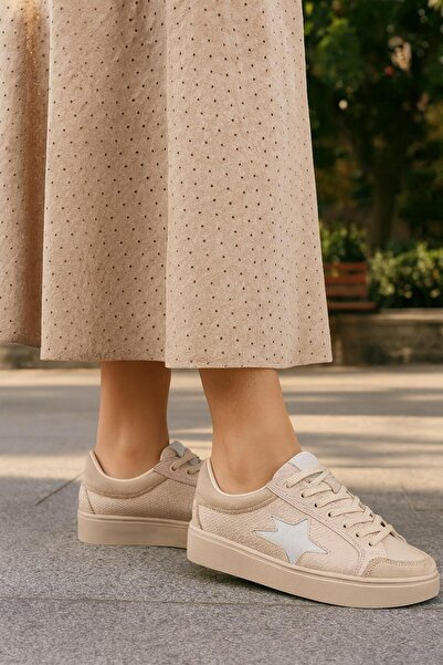 MODAONN حذاء رياضي نسائي يومي برباط وتفاصيل مميزة ونعل عالي مريح