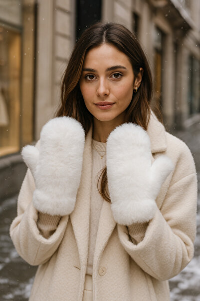 Luminos Butik Women's Ecru Plush Gloves Eld32