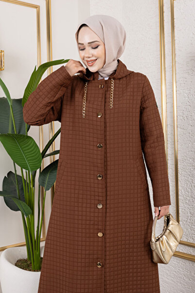 Tesettür Dünyası Kapüşonlu Zincir Detaylı Kapitone Kap TSD250162 Kahverengi