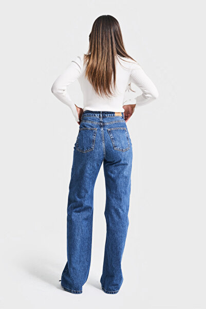 its basic Blugi de damă, culoare albastră, Doris 2w5-5, cu croială dreaptă, talie înaltă, 100% bumbac, lungime internă 80 cm.