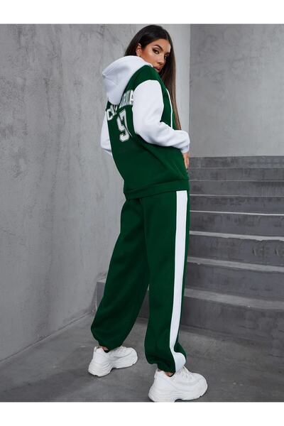 NoVibe طقم بدلة رياضية بيضاء مقاس كاليفورنيا 97 مطبوعة بثلاثة خيوط وأكمام بسحاب وقبعة باللون الأخضر