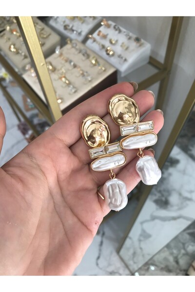 the ASEL İNCİ أقراط لؤلؤ باروكية بتفاصيل ذهبية