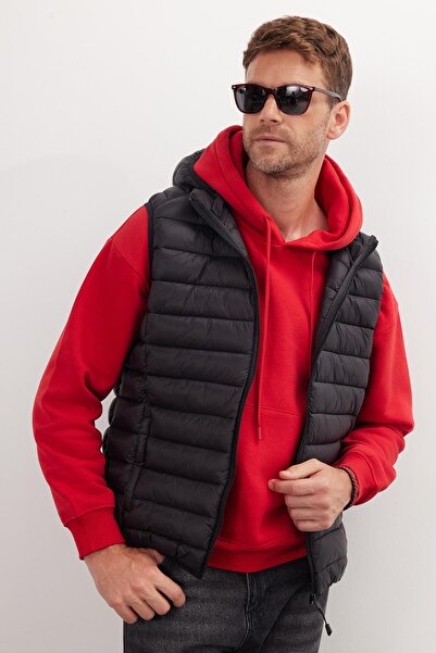 Tudors Men's Relax Fit Comfortable Cut Zero Sleeve Hooded Double Pocket Zippered Black Puffer Vest