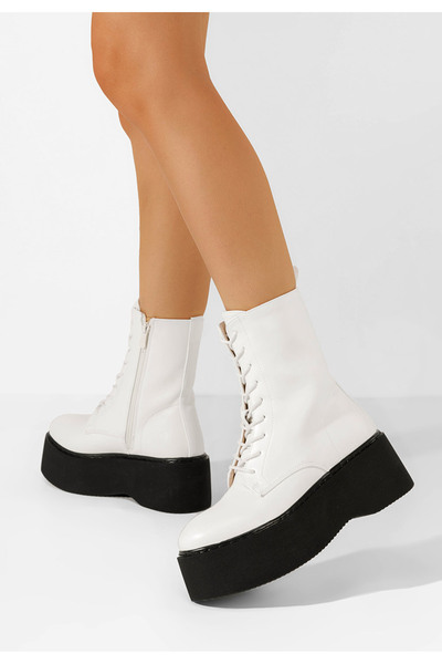 B T Shoes Bílé kotníkové kozačky na platformě Estere