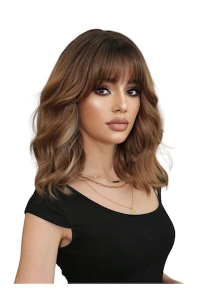 The Casius. Perucă de damă, păr mediu ondulat cu breton, șuvițe maro ciocolatiu