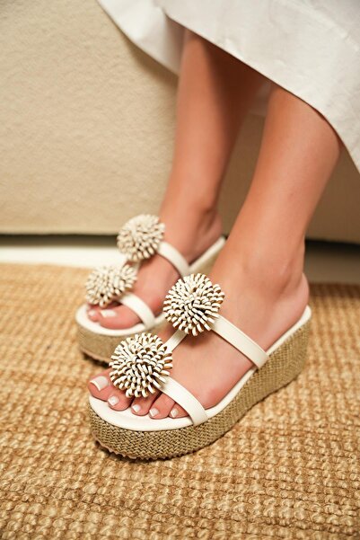 LamintaGlobal Romina White Tassel Detailed Straw Women's Slippers