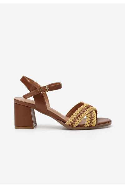 B T Shoes Camelové sandály na podpatku Sakara