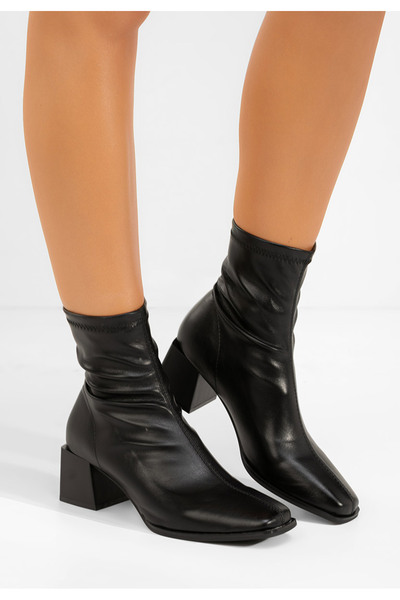 B T Shoes Černé kotníkové boty na podpatku Denonia