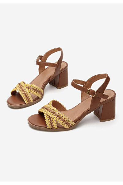 B T Shoes Camelové sandály na podpatku Sakara