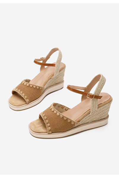 B T Shoes Khaki sandály na klínku Myrta