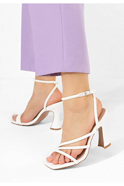 B T Shoes Bílé sandály na podpatku Jaquina
