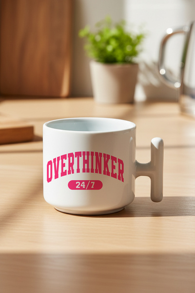 giftkonsept كوب قهوة لاتيه مطبوع عليه هدية من Overthinker 7/24 مع مقبض