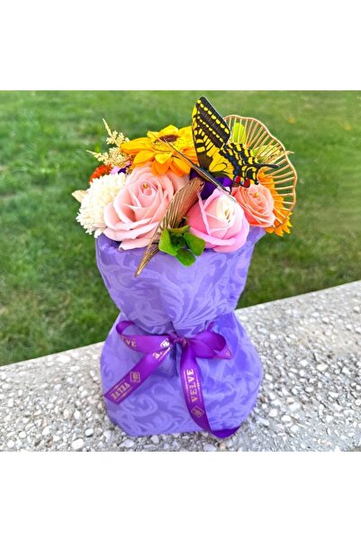 velve Buchet floral Symphony cu floarea soarelui, garoafe, trandafiri de sapu...