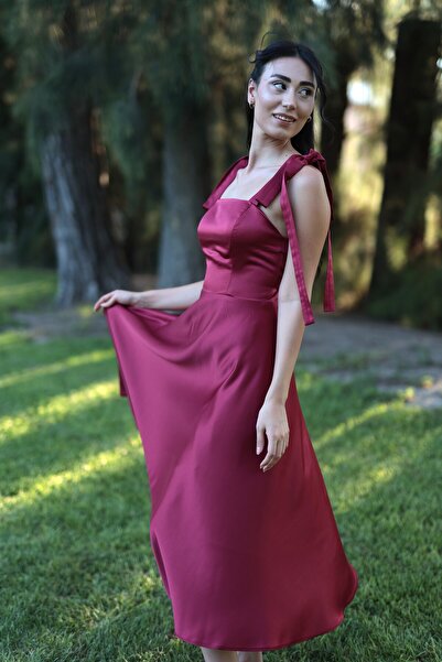 berissima bride Hira Bağcık Detaylı Askılı Midi Saten Elbise