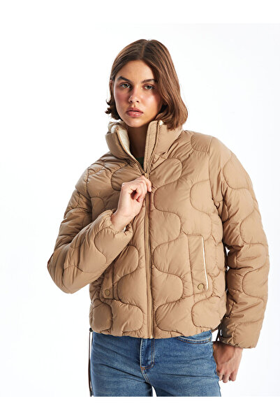 LC Waikiki معطف نسائي منفوخ بياقة عالية ونقش ذاتي اللون البيج